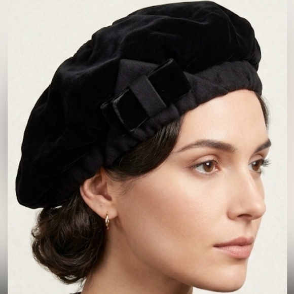 Dior Accessories - Christian Dior Women’s Vintage “Chapeaux” Black Velvet Beret. Pre-owned.